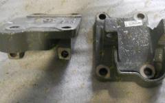 Кронштейн крепления реактивной тяги нижней правый AZ9725520290