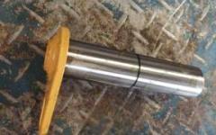 Палец крепления цилиндра стрелы верхний d=40 L=180 CDM932N 30811002209/932NG.11.08