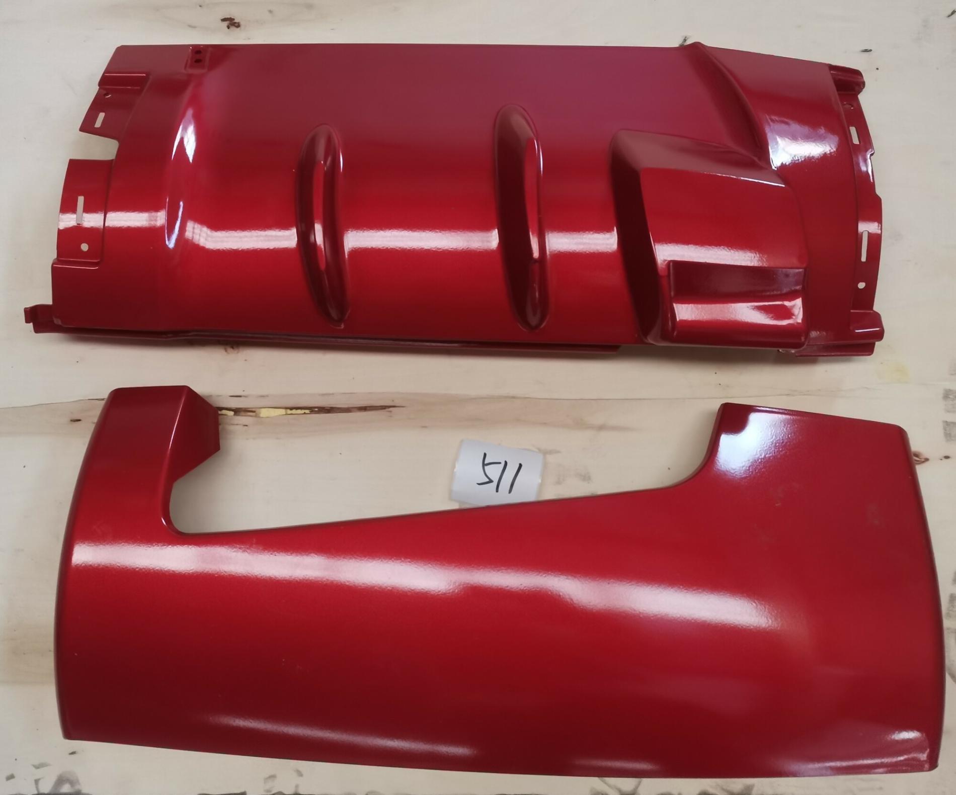 Накладка кабины правая комплект 2 шт красная HOWO T5G/C7H SITRAK 812W62410-6030