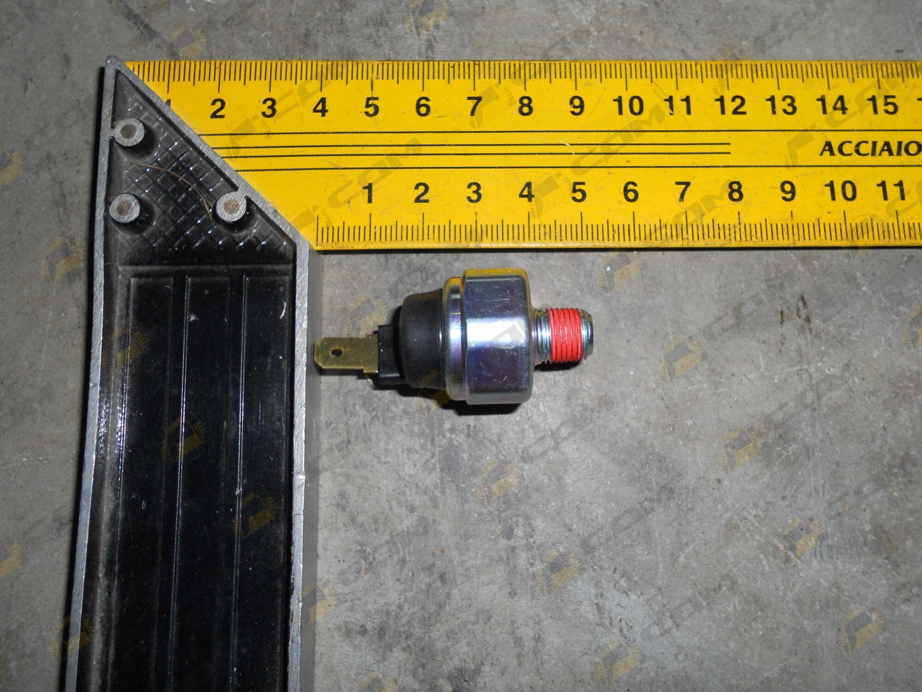 Датчик давления масла Solar 340LC-V 65.27441-7007