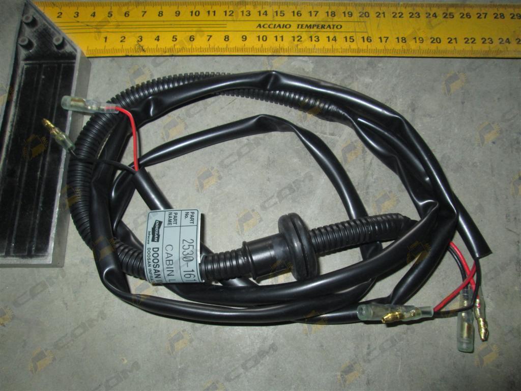 Проводка на кронштейн фонарей рабочего освещения на кабину Doosan 2530-1611